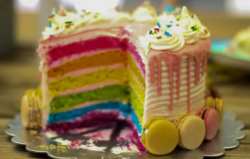 Как да оцветим тортата с естествени бои?