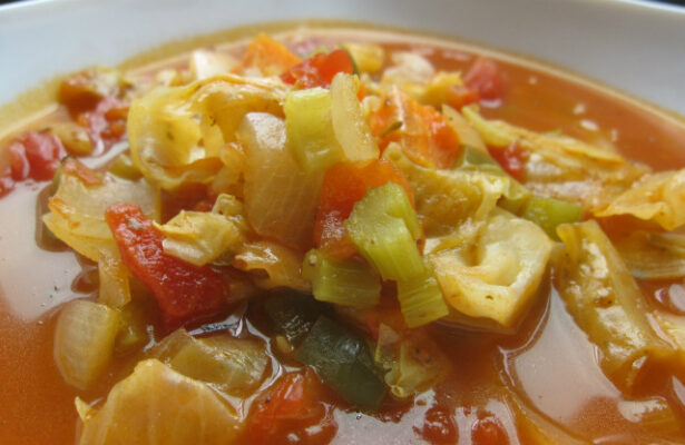 Зелева супа със зеленчуци