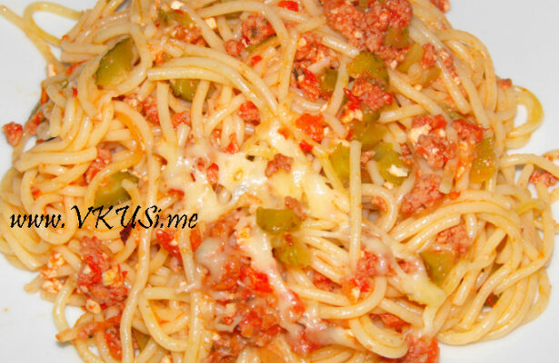 Спагети с вкусен сос