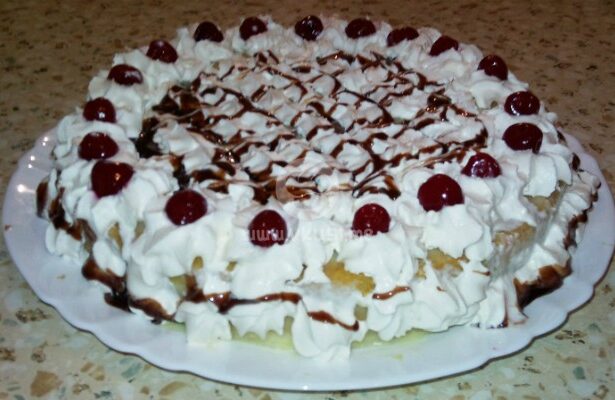 Сметанова торта с десертни череши