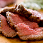 Червеното месо засилва риска от рак на гърдата