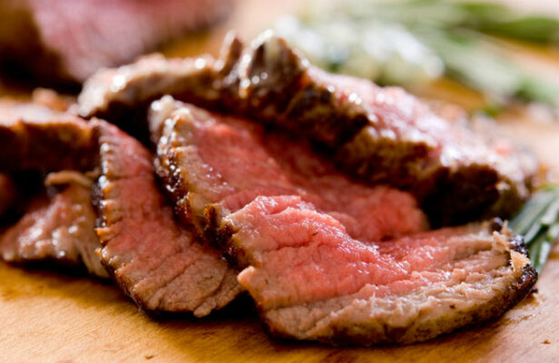 Червеното месо засилва риска от рак на гърдата