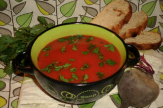 Зеленчукова крем супа с червено цвекло