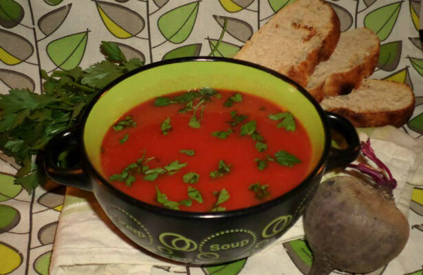 Зеленчукова крем супа с червено цвекло