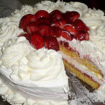 Бадемова торта с ягоди и крем от бял шоколад