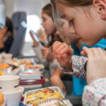 Защо храната в самолета има различен вкус?