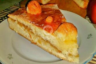 Маслен сладкиш с ябълки
