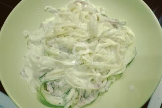 Талиатели с тиквички в бял сос