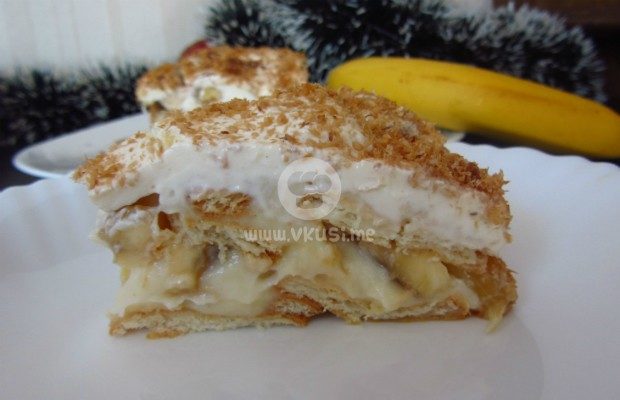 Торта "Бананов сплит" с карамелизиран кокос и крем Шантили