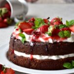 Брауни торта с ягоди