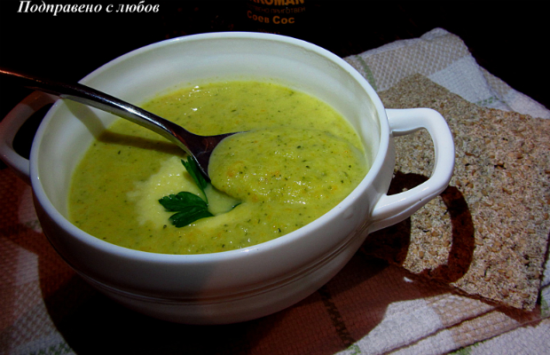 Крем супа от броколи с пармезан и соев сос