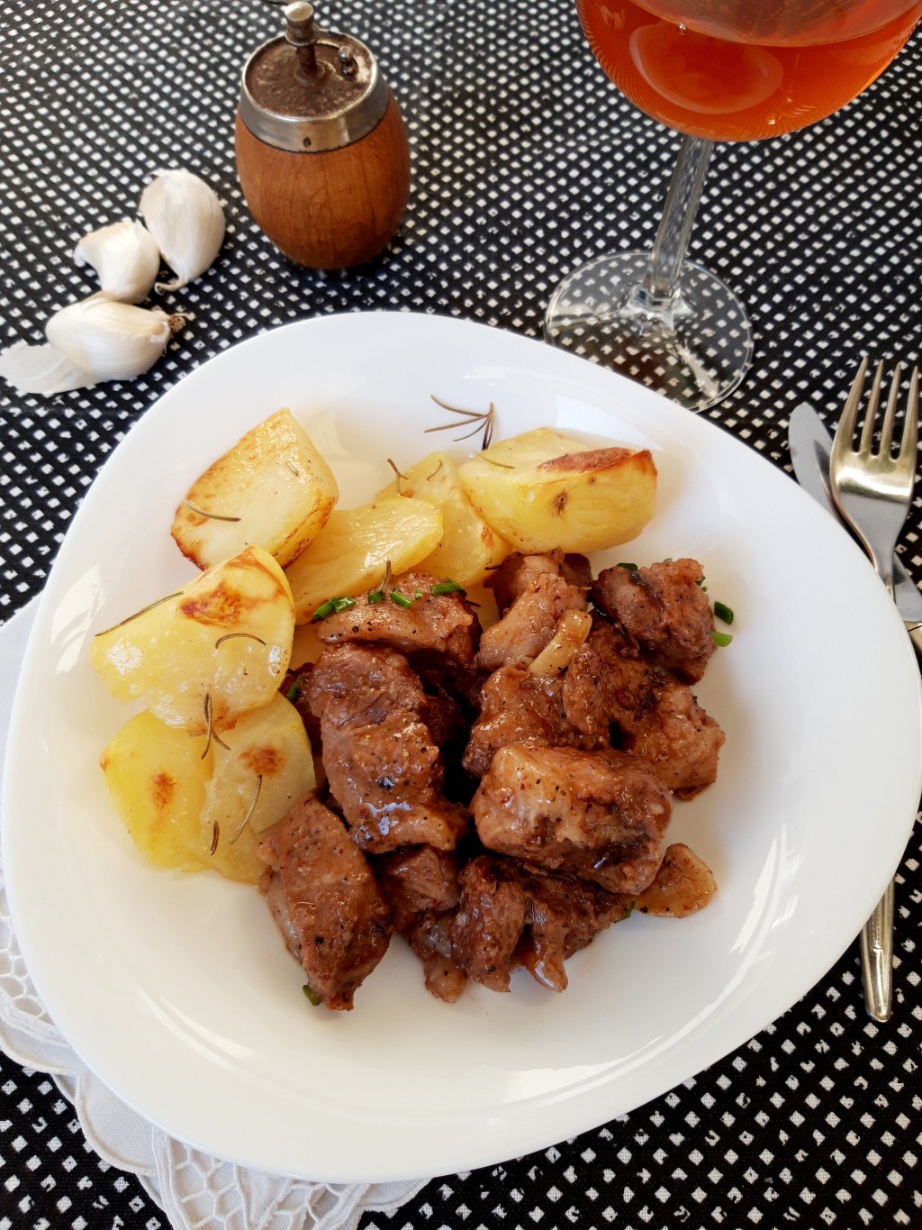 Мариновано свинско с вино и чесън (Carne Vinha d’alhos)