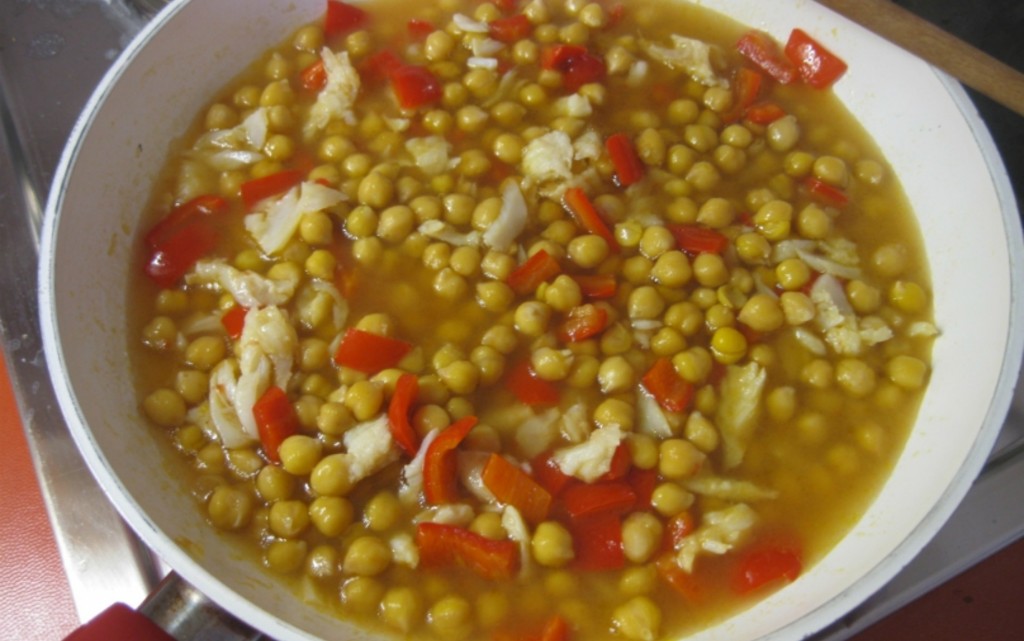 Ароматна супа от нахут и риба треска